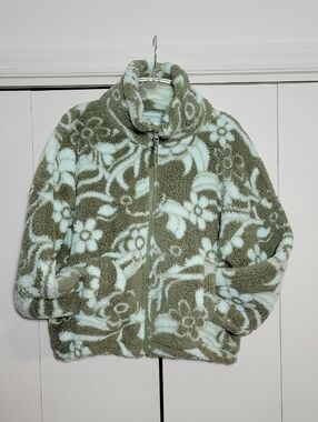 American Eagle Huggable Sherpa Zip Jacket in Floral Sage and White